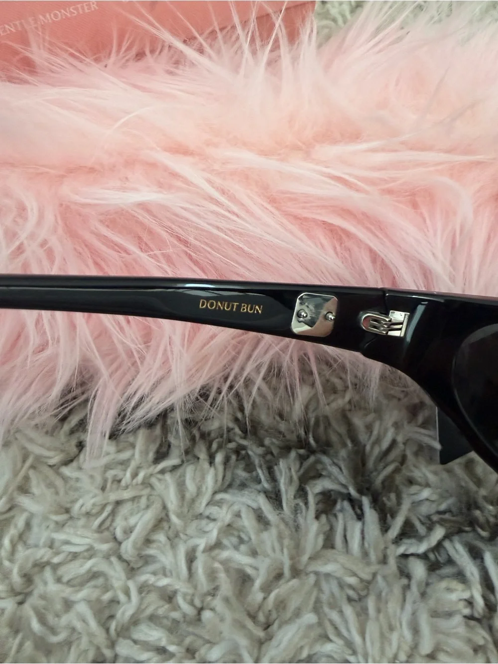 GENTLE MONSTER Glossy Black Cat-Eye Sunglasses with Dark Lenses